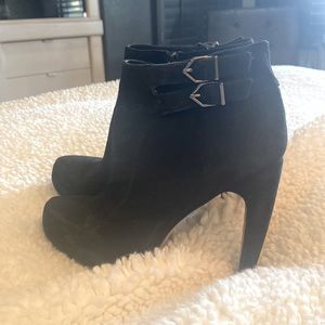 Sam Edelman booties great condition, hardly worn, suede material.